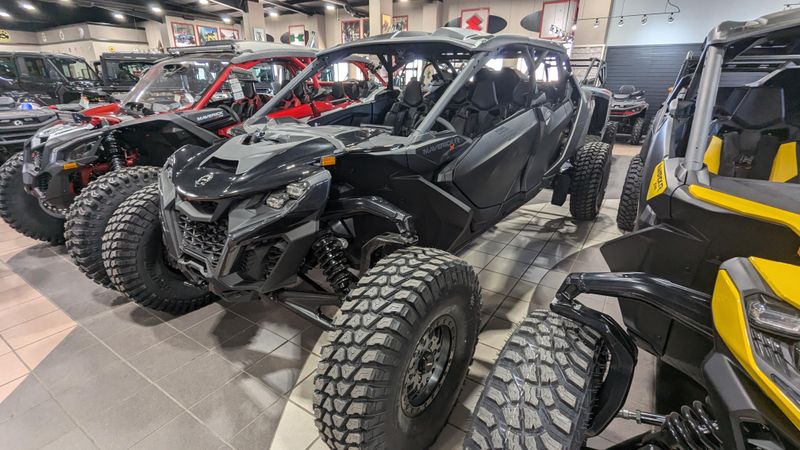 2025 Can-Am MAVERICK R MAX X 999T DCT TRIPLE BLACKImage 1