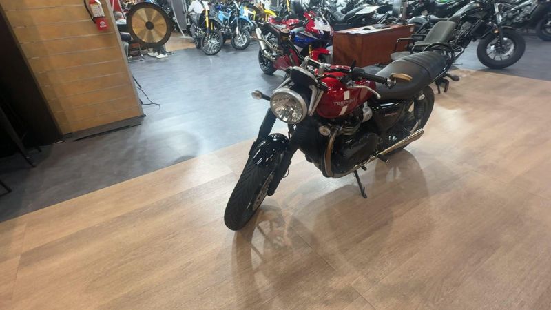 Used 2018 Triumph STREET TWIN Image 4