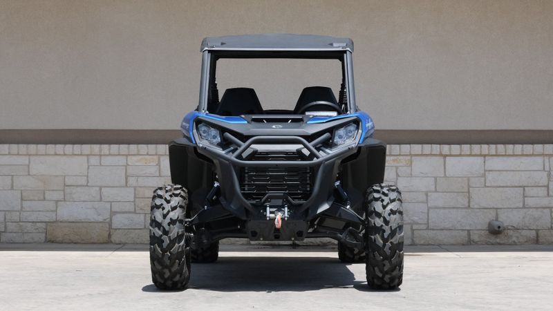 2023 CAN-AM SSV COM MAX XT 64 1000R BE 23 in a BLUE exterior color. Family PowerSports (877) 886-1997 familypowersports.com 