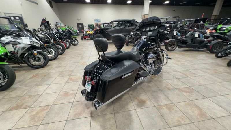 Used 2016 Harley-Davidson STREET GLIDE Image 9