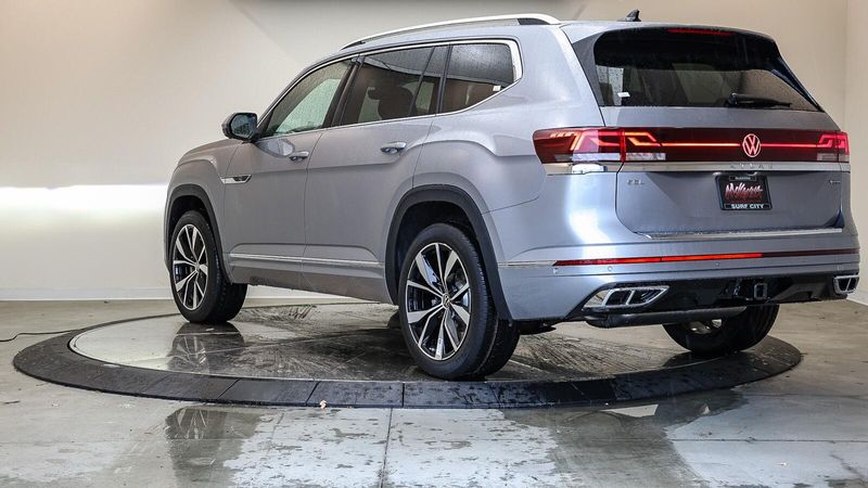 2025 Volkswagen Atlas 2.0T SEL Premium R-LineImage 2
