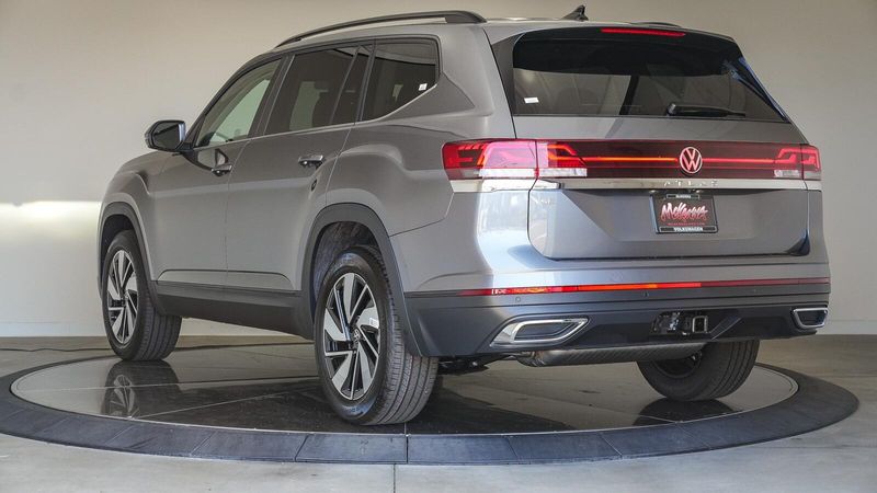 2025 Volkswagen Atlas 2.0T SE w/TechnologyImage 2