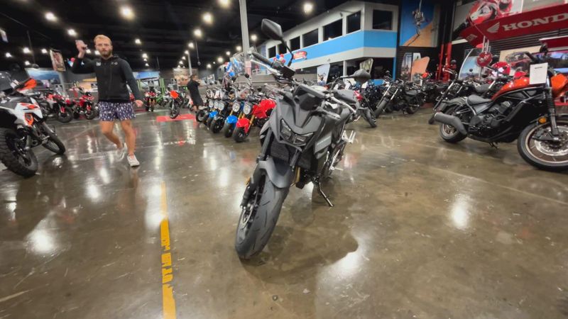 2025 Honda CB750 HORNET Image 4