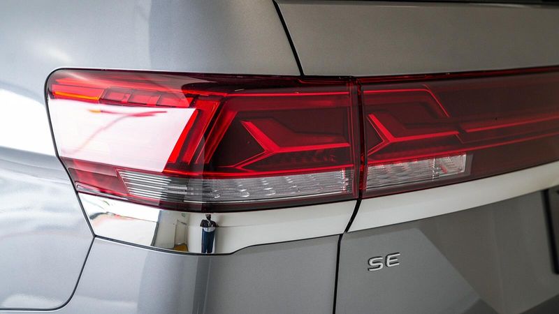New 2025 Volkswagen Atlas 2.0T SE w/TechnologyImage 8
