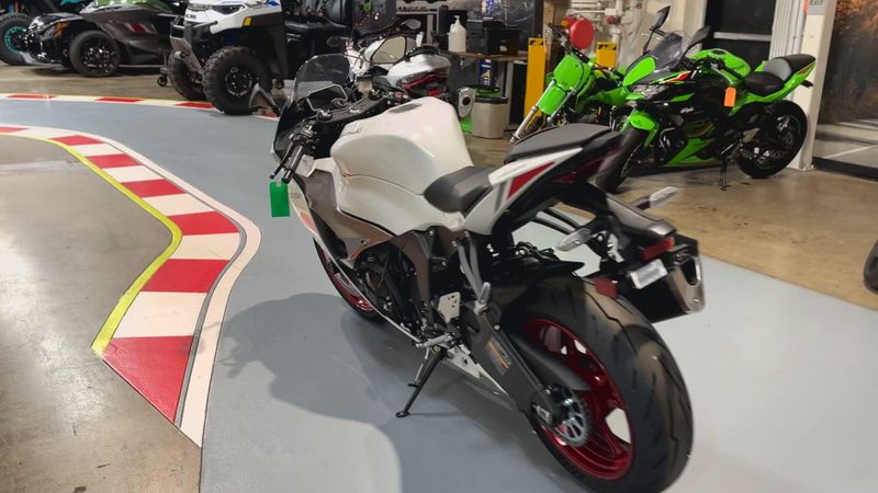 New 2025 Kawasaki NINJA ZX-6R ABS Image 2