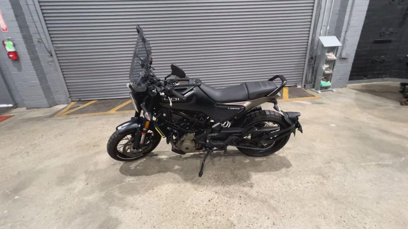 Used 2023 Husqvarna SVARTPILEN 401 Image 5