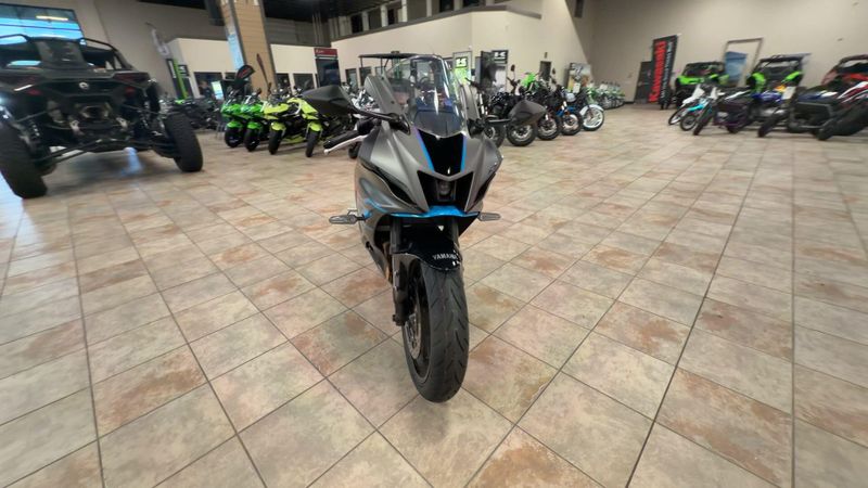 Used 2024 Yamaha YZF-R7 CA Image 3