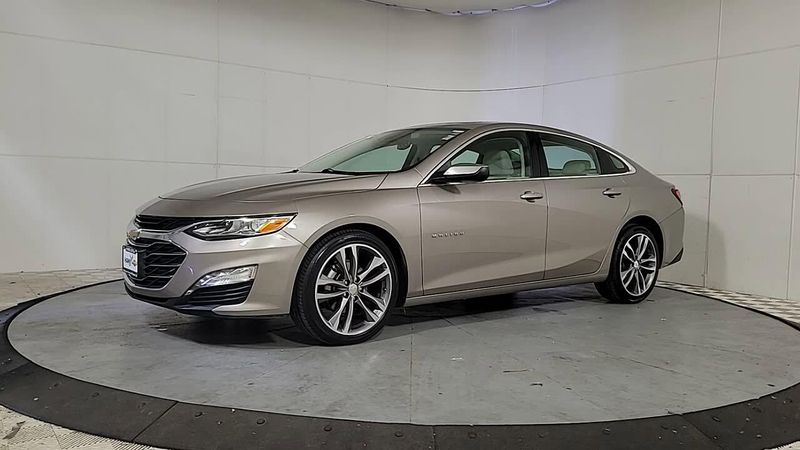 2024 Chevrolet Malibu Premier 2LT photo 2