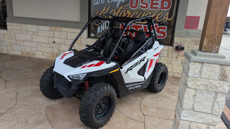 2023 Polaris RZR 200 EFI  WHITE LIGHTNING  INDY REDImage 2