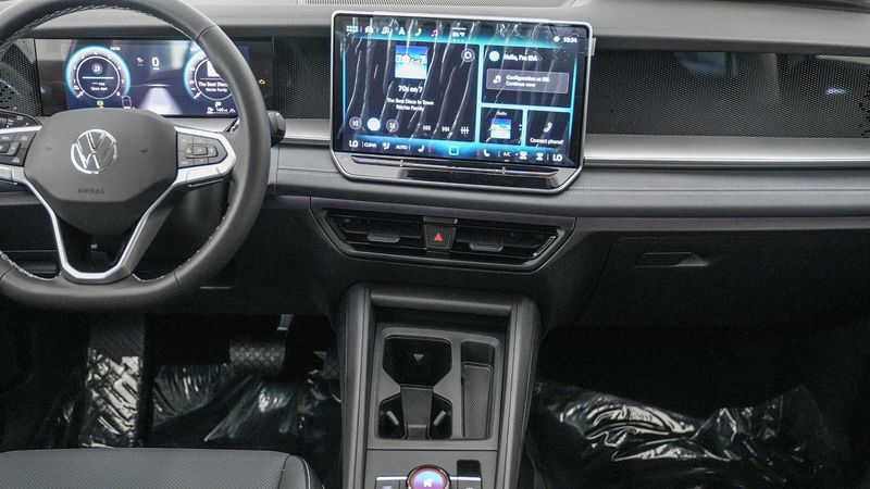 New 2025 Volkswagen Tiguan 2.0T SEImage 14