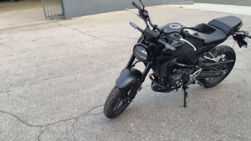 New 2025 Honda CB300R ABS Image 4