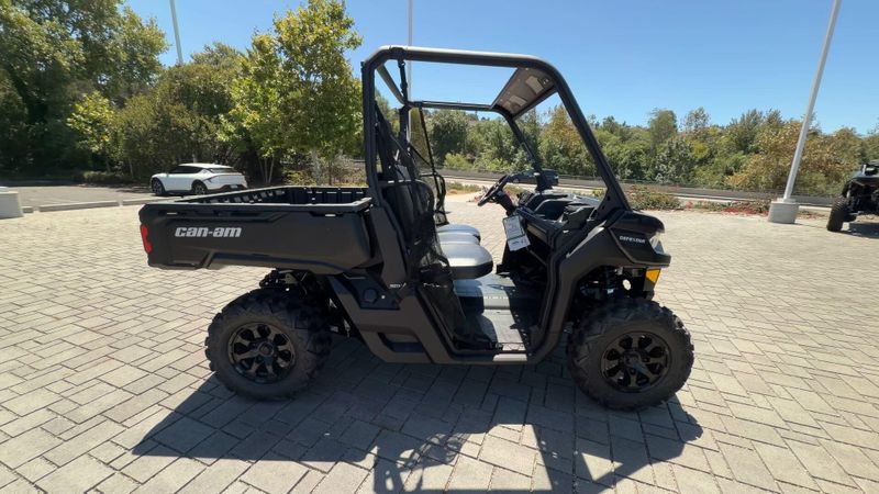 New 2026 Can-Am DEFENDER DPS HD9 Image 2
