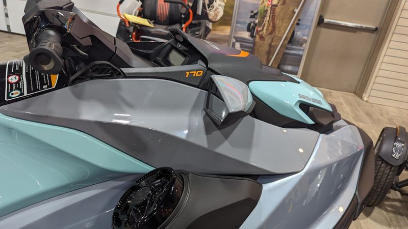 2024 SEADOO GTI SE 170 WITH SOUND SYSTEM IDF ICE METAL AND NEO MINT Image 9