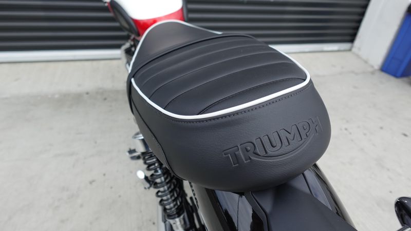 New 2025 Triumph Bonneville T120 