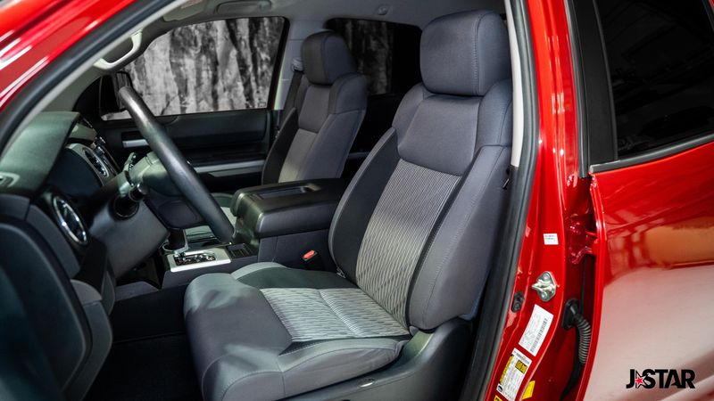 2017 Toyota Tundra SR5 photo 2