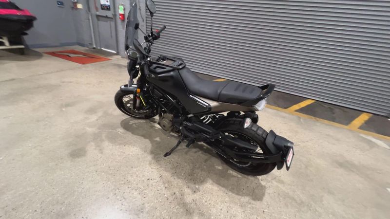 Used 2023 Husqvarna SVARTPILEN 401 Image 6