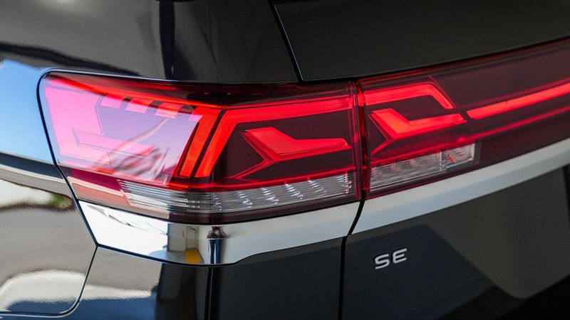 2025 Volkswagen Atlas 2.0T SE w/TechnologyImage 8