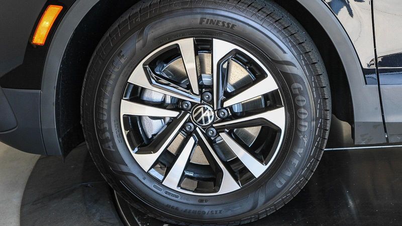 2024 Volkswagen Tiguan 2.0T SImage 11