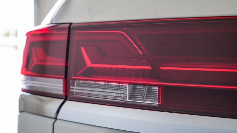 New 2025 Volkswagen Atlas 2.0T SE w/TechnologyImage 8