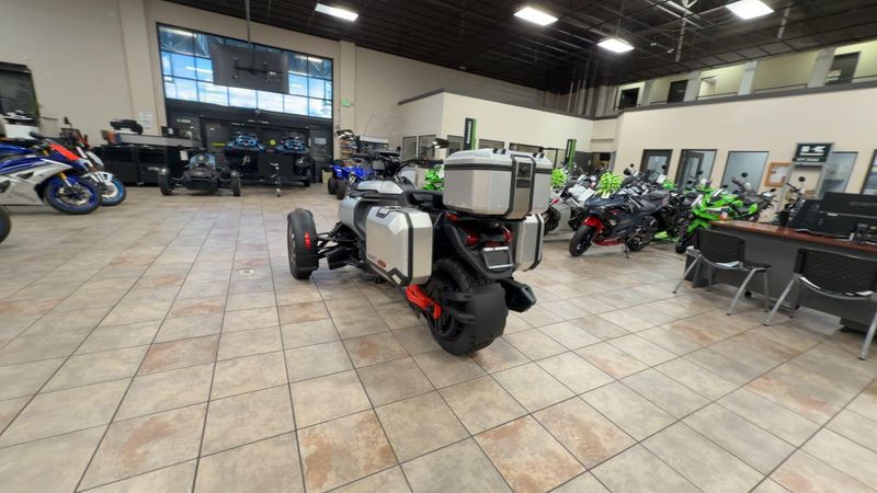 New 2025 Can-Am CANYON XT Image 7