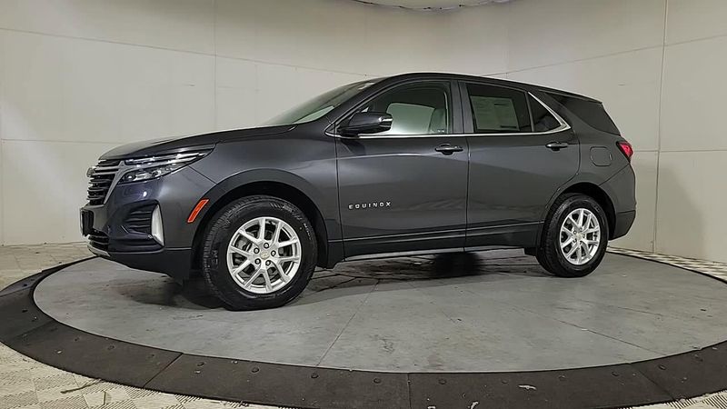 2023 Chevrolet Equinox LT photo 3