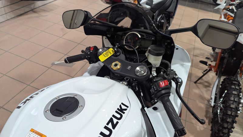 2025 Suzuki GSXR 600Image 7