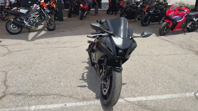 Used 2025 Yamaha YZF-R7 CA Image 3