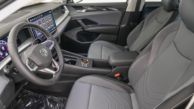 New 2025 Volkswagen Tiguan 2.0T SEImage 19