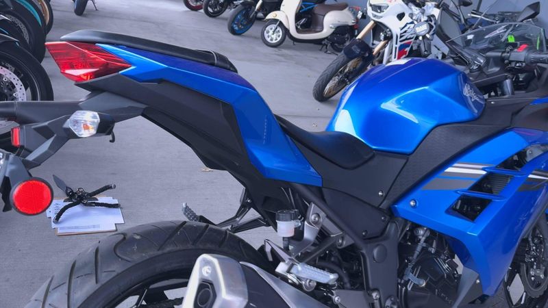 Used 2017 Kawasaki Ninja 300 ABS Image 4