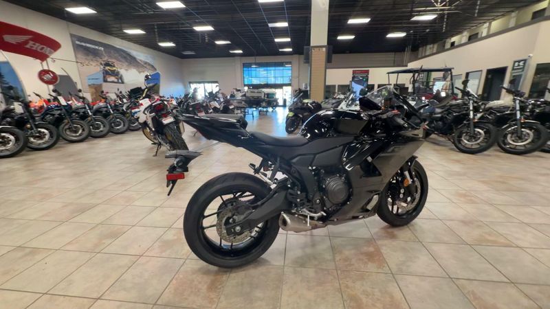Used 2026 Yamaha YZF-R7 CA Image 9
