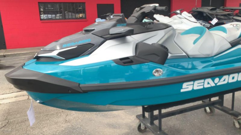 New 2025 Sea-Doo GTX LIMITED 325 (SOUND SYSTEM) Image 5