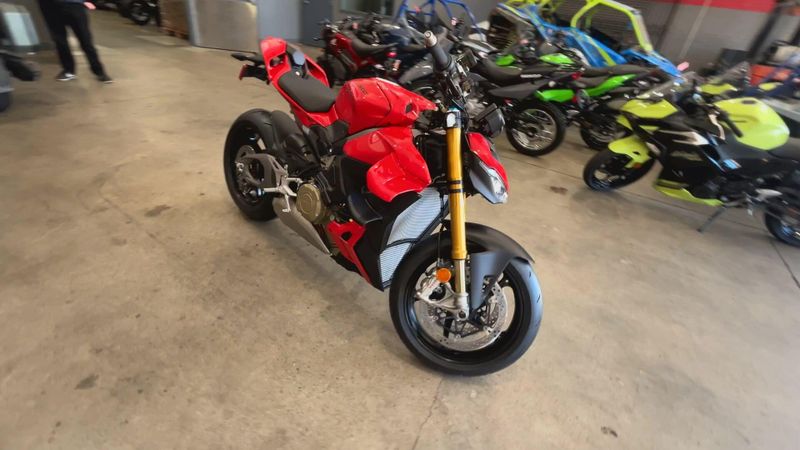 New 2026 Ducati STREETFIGHTER V4 S Image 2