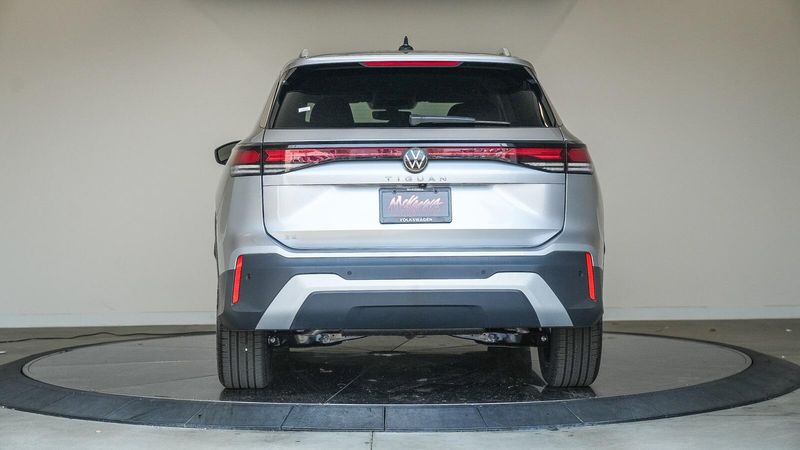New 2025 Volkswagen Tiguan 2.0T SEImage 3