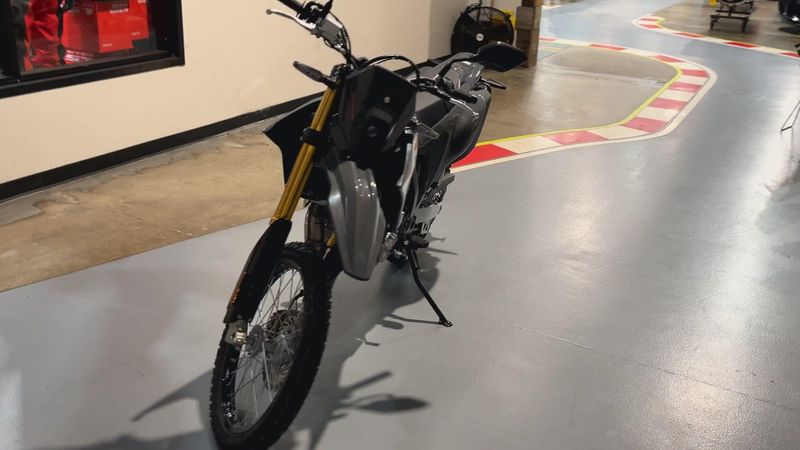 2025 Suzuki DR-Z4S Image 3