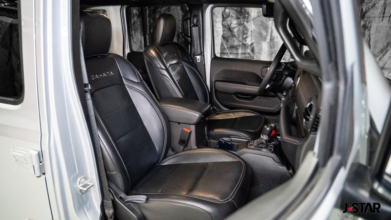 2023 Jeep Wrangler Sahara 4xe photo 9