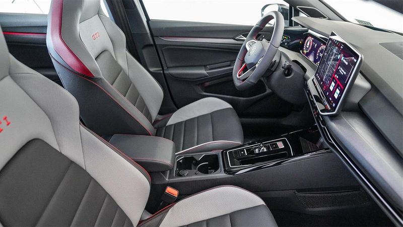 New 2025 Volkswagen Golf GTI AutobahnImage 17