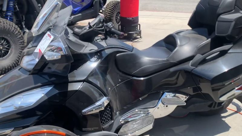Used 2015 Can-Am SPYDER RT Image 4