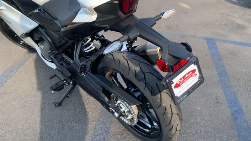 New 2025 CFMOTO 300SS Image 8