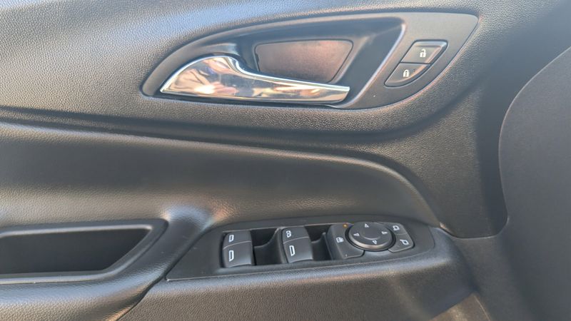 Used 2021 Chevrolet Equinox LTImage 19
