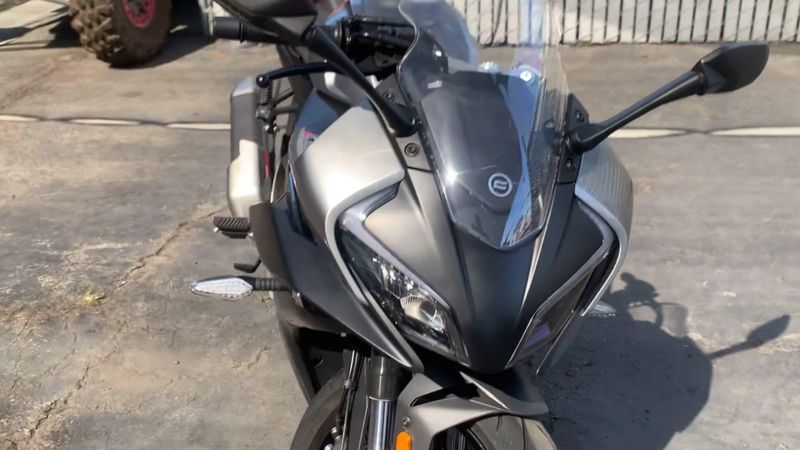 New 2025 CFMOTO 300SS Image 3