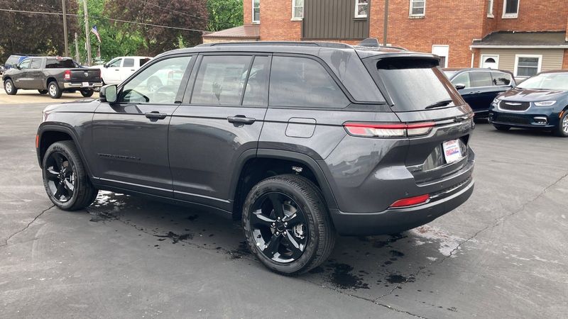 2023 Jeep Grand Cherokee Altitude 4x4Image 3
