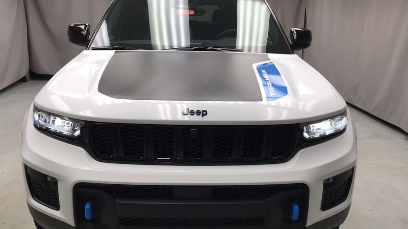 2022 Jeep Grand Cherokee Trailhawk 4xeImage 37