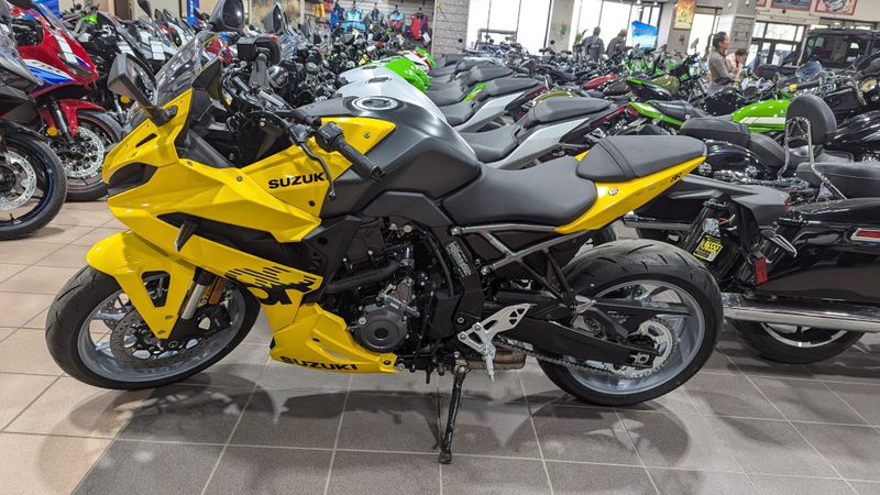 2024 SUZUKI GSXS 8R in a PEARL IGNITE YELLOW exterior color. Family PowerSports (877) 886-1997 familypowersports.com 