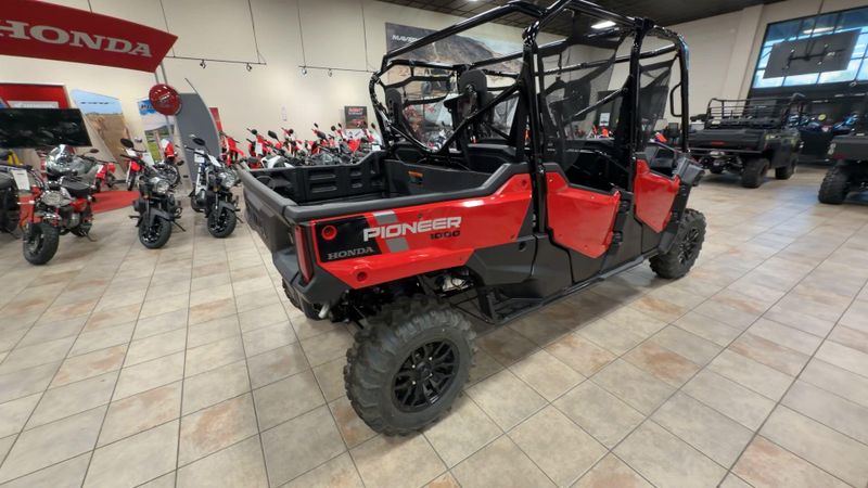 New 2025 Honda PIONEER 1000-6 DLX CREW Image 9