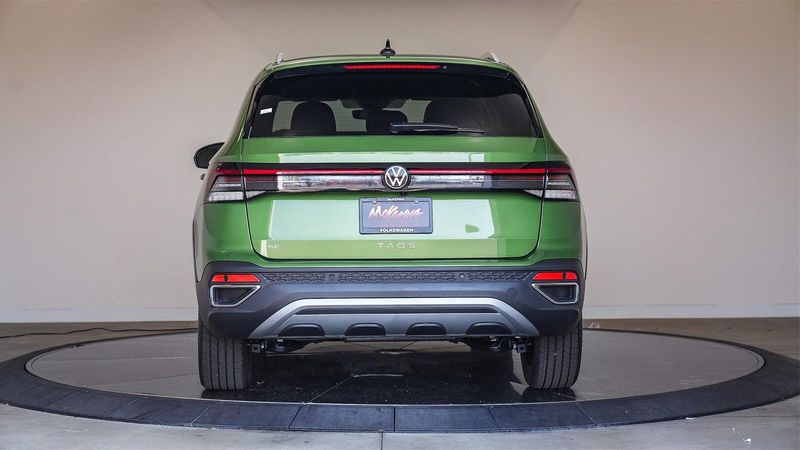 New 2025 Volkswagen Taos 1.5T SEImage 3