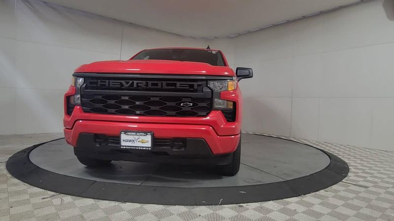2023 Chevrolet Silverado 1500 Custom photo 3