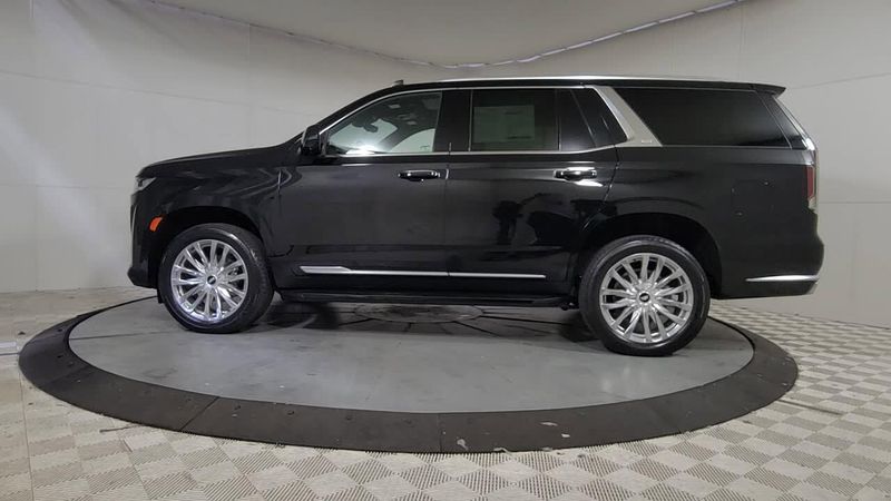 2024 Cadillac Escalade Premium Luxury photo 4