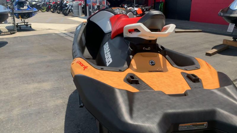 New 2024 Sea-Doo SPARK FOR 3 90 CONVENIENCE PACKAGE Image 4