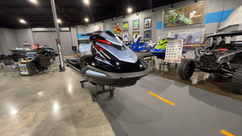2025 Yamaha VX CRUISER W/AUDIO  in a BLACK/ICE BLUE exterior color. Del Amo Motorsports of Redondo Beach (424) 390-7811 delamomotorsports.com 