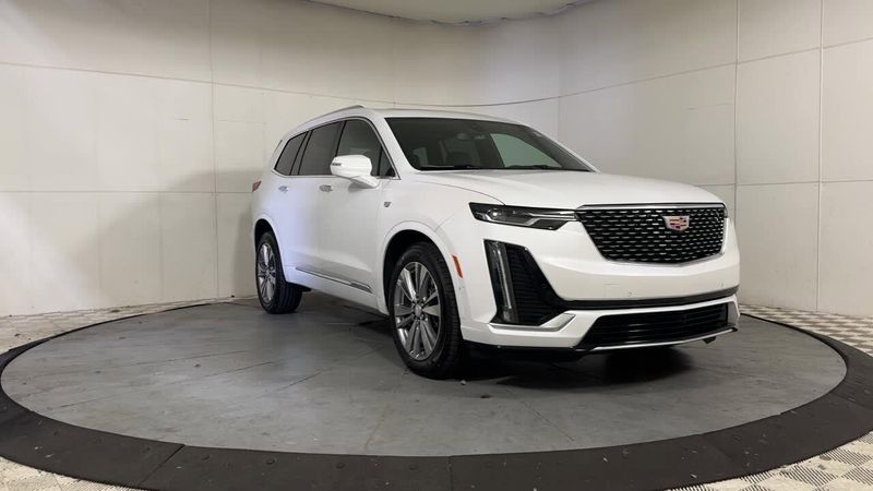 2023 Cadillac XT6 Premium Luxury photo 3